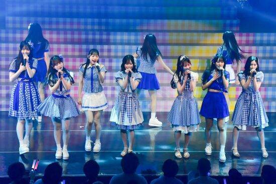『顔面重要文化財』と注目浴びるAKB48・伊藤百花がエビ反りジャンプで魅せる!!