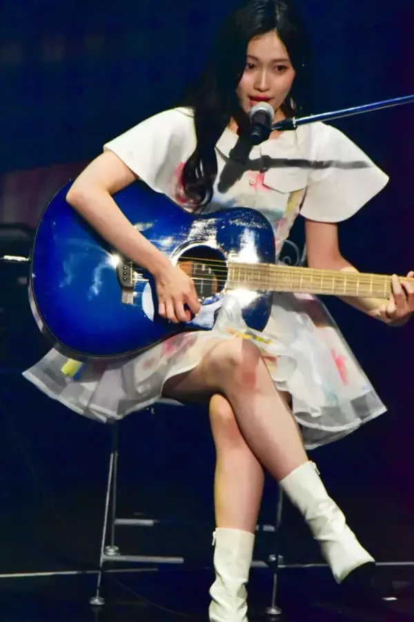 「『顔面重要文化財』と注目浴びるAKB48・伊藤百花がエビ反りジャンプで魅せる!!」の画像