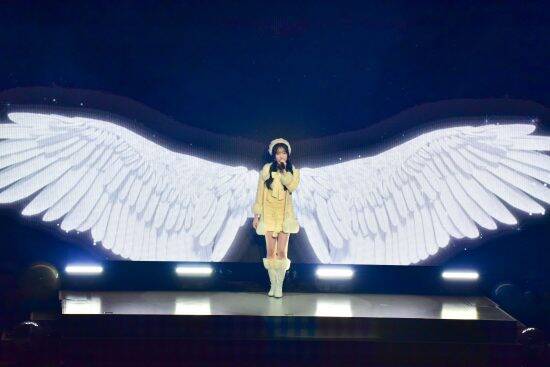『顔面重要文化財』と注目浴びるAKB48・伊藤百花がエビ反りジャンプで魅せる!!
