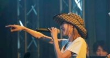 「20世紀最後の大型新人」と称された“平成の歌姫”が10年越しに再始動。活動再開を決めた背景には、匿名掲示板の“とある書き込み”の存在が