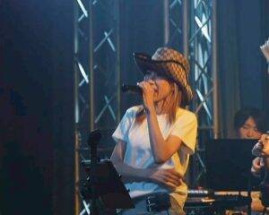 「20世紀最後の大型新人」と称された“平成の歌姫”が10年越しに再始動。活動再開を決めた背景には、匿名掲示板の“とある書き込み”の存在が