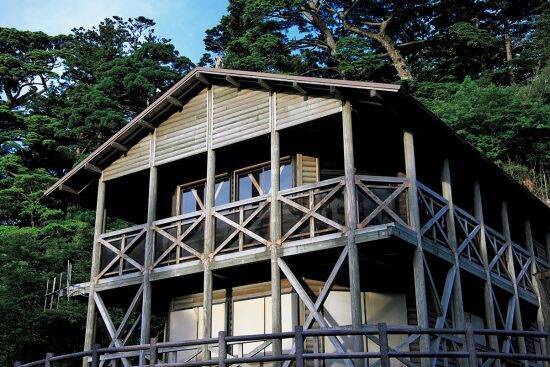 夏の山小屋でアルバイトをする44歳元会社員の生活。朝4時起床、ネット無しの環境で「3か月80万円」を丸々貯金