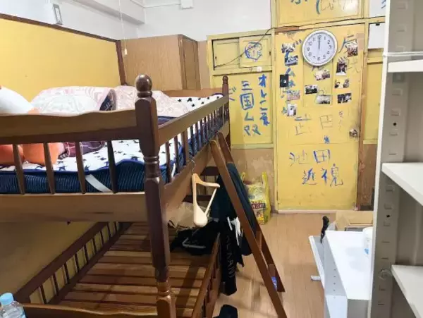 「京大卒、高給フリーターの27歳男性が“狭小アパート”に住み続けるワケ。5畳半でネズミやカビと格闘する日々」の画像