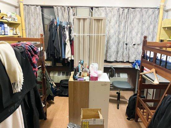 京大卒、高給フリーターの27歳男性が“狭小アパート”に住み続けるワケ。5畳半でネズミやカビと格闘する日々