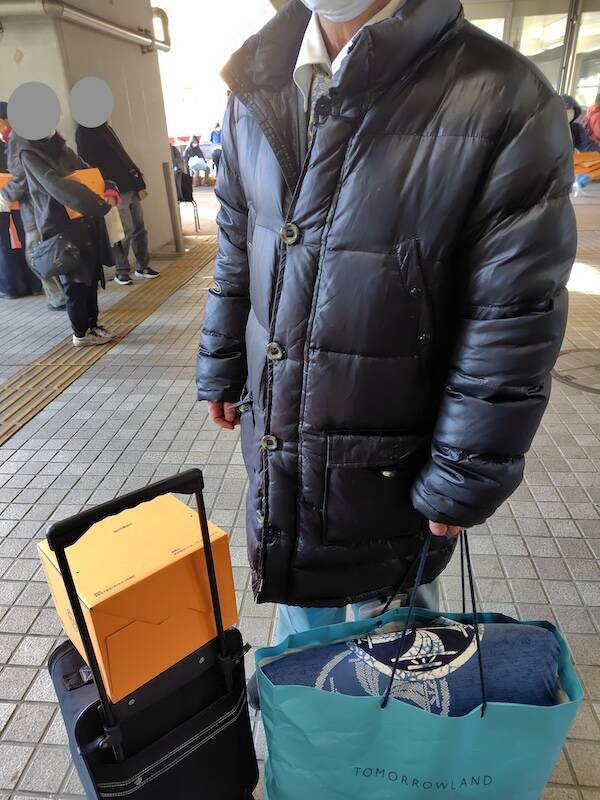 サラリーマンや家族連れまで…年末の炊き出しに“900人超の大行列”。背景に「見えない貧困」