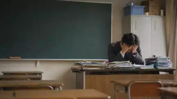「新学期なのに担任の先生がいない」全国の小中学校で進む“教員不足”の深刻な実態。現役教員は「トイレに行けないほど忙しい」と嘆き