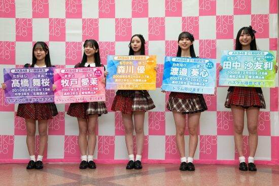 AKB48新時代の幕開け！21期研究生が日本武道館で初パフォーマンス