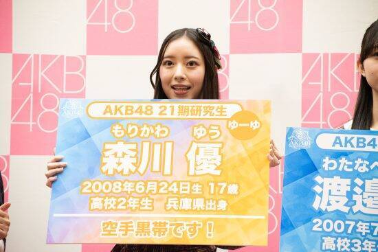 AKB48新時代の幕開け！21期研究生が日本武道館で初パフォーマンス