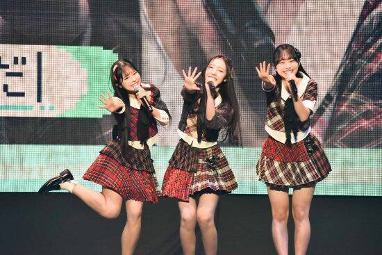 AKB48新時代の幕開け！21期研究生が日本武道館で初パフォーマンス