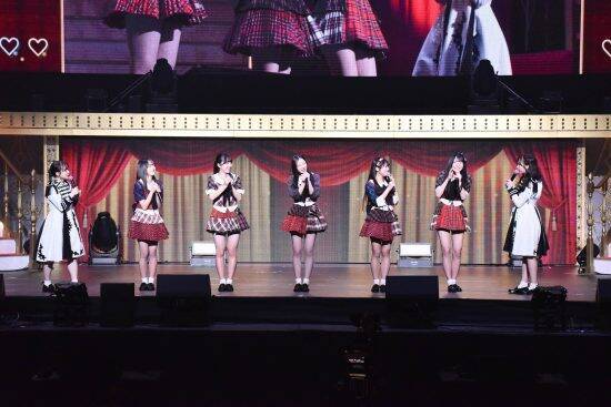 AKB48新時代の幕開け！21期研究生が日本武道館で初パフォーマンス