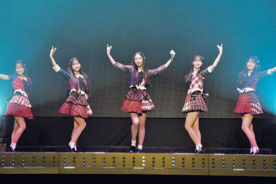 AKB48新時代の幕開け！21期研究生が日本武道館で初パフォーマンス