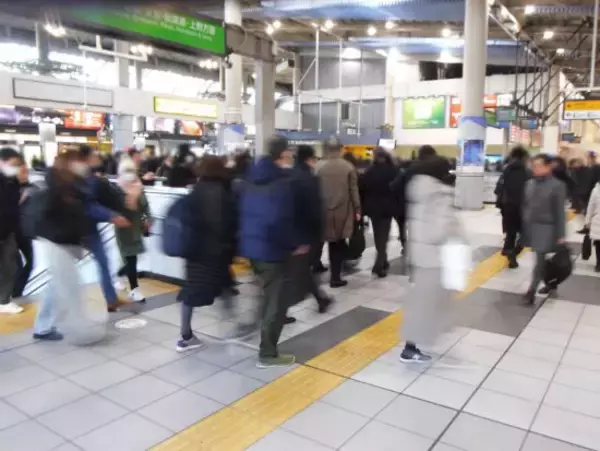 「あっち座れば？」新幹線で“自分の指定席”に知らない外国人が…車掌の確認で判明した“衝撃の事実”――年末年始ベスト