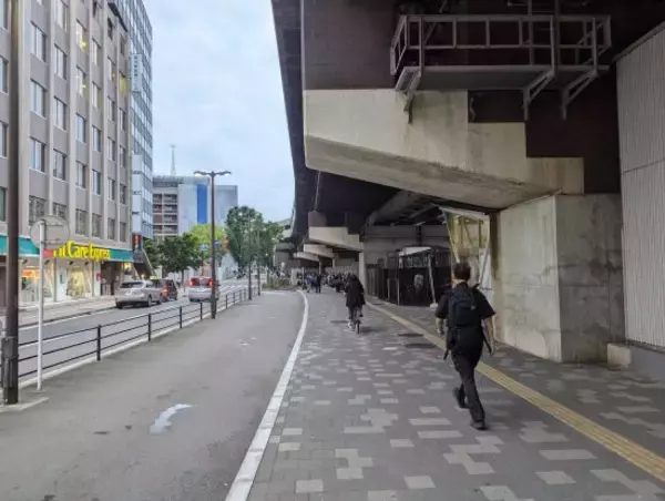 「炊き出し」に並ぶ28歳男性、おにぎり1個とバナナ1本にため息。生活保護やホームレスではない人たちも