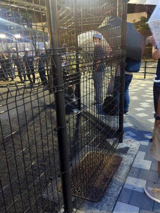 「炊き出し」に並ぶ28歳男性、おにぎり1個とバナナ1本にため息。生活保護やホームレスではない人たちも