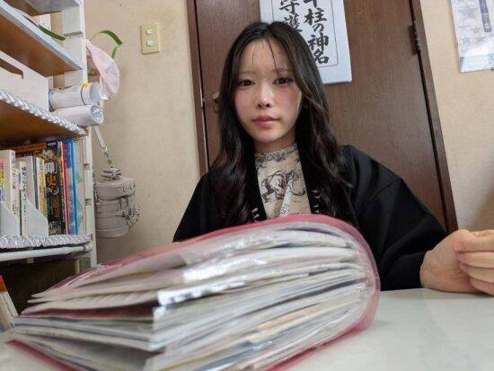 早稲田大の22歳女性が“新興宗教のグッズ収集”に目覚めたワケ「入信しようと思ったことはない」