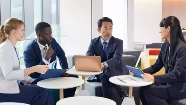 日本企業で働くアメリカ人が困惑した“日本特有の職場文化”。「大事な会議中でも電話を優先」に驚き