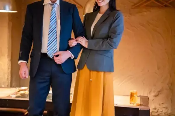 「逆おぢアタック」した女性が明かす“年下にモテる中年男性”の特徴3つ。非イケメンでも「なぜかモテる」を紐解いた