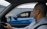 「「車を降りて運転席の窓をノック」あおり運転してきた男性が直立不動で謝罪するまで。実はもう回っていない？パトカーの赤色灯に隠された“進化”」の画像2