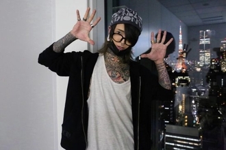 SNSで同名サービスが炎上、全身タトゥーの元祖“レンタルコワイ人”が明かす「意外すぎる依頼内容」