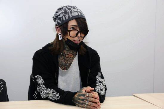 SNSで同名サービスが炎上、全身タトゥーの元祖“レンタルコワイ人”が明かす「意外すぎる依頼内容」