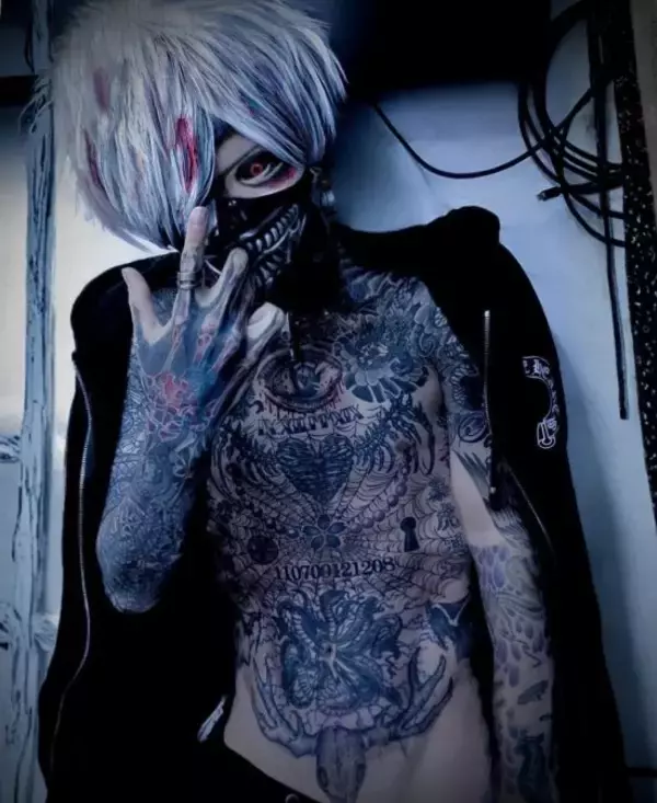 「SNSで同名サービスが炎上、全身タトゥーの元祖“レンタルコワイ人”が明かす「意外すぎる依頼内容」」の画像