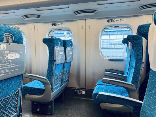 「私の指定席なんですけど…」新幹線で“荷物を席に置く男性”に声を掛けたら…「失礼すぎる対応」にア然――年末年始ベスト