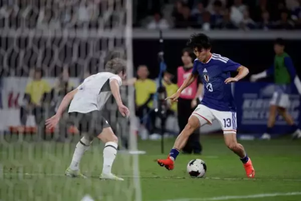 サッカー日本代表・中村敬斗に流れるロナウジーニョのエッセンス。試合を決めた必殺のシザース