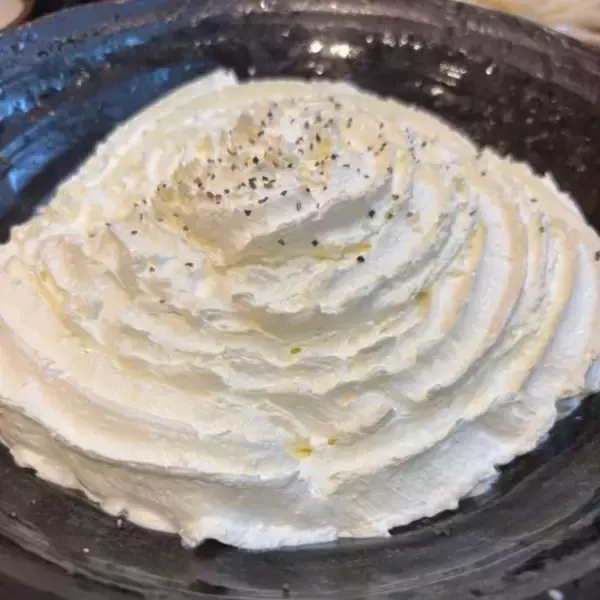 「“世界のナベアツ”の元相方・オモロー山下が「資産3億円」を達成できたワケ。タレント業は「全体の1割くらい」」の画像