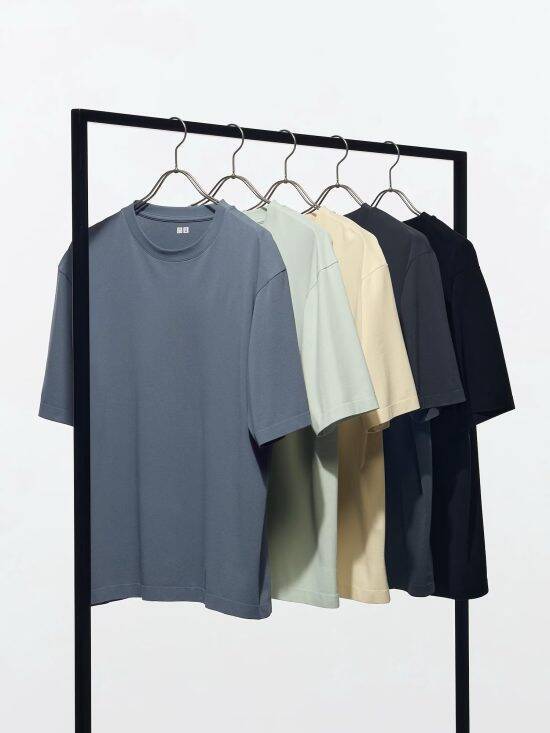 「時代遅れな印象」にならないユニクロ・GUの夏服3選。“1290円の最高傑作”など大人が買うべき「即戦力アイテム」