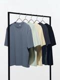 「「時代遅れな印象」にならないユニクロ・GUの夏服3選。“1290円の最高傑作”など大人が買うべき「即戦力アイテム」」の画像2