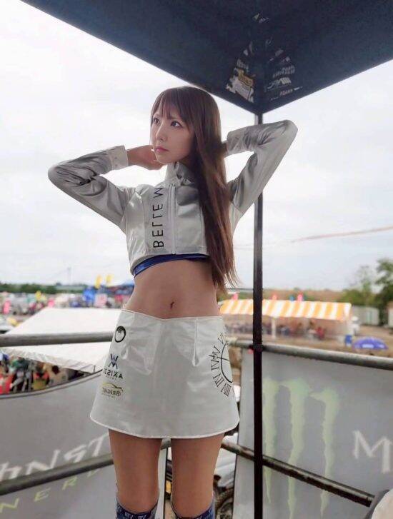 「40歳に見えない」と話題のレースクイーンが語った“年齢の呪縛”「ある時点から、求められていないのではないかと…」