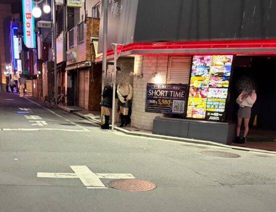 大久保公園「立ちんぼ最新事情」を元セクシー女優が取材した結果…摘発を逃れる“巧妙な手口”の全貌