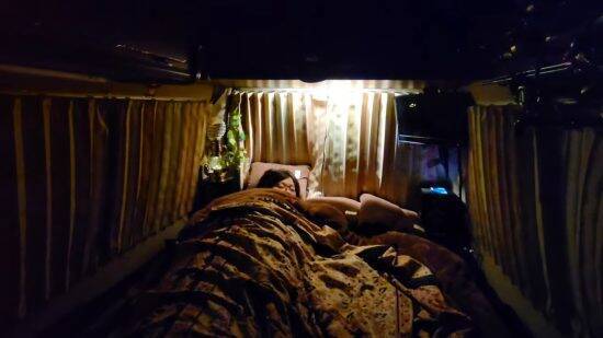 ステップワゴンで車中泊を楽しむ夫婦の“円満の秘訣”。最大のこだわりは「ダブルサイズの高反発マットレス」――仰天ニュース特報