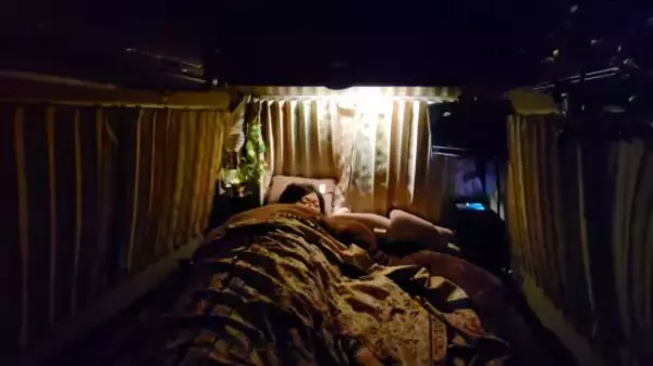 「ステップワゴンで車中泊を楽しむ夫婦の“円満の秘訣”。最大のこだわりは「ダブルサイズの高反発マットレス」――仰天ニュース特報」の画像