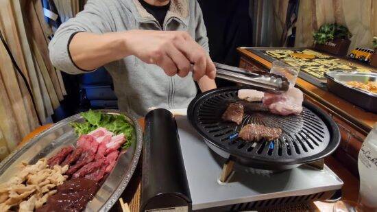 ステップワゴンで車中泊を楽しむ夫婦の“円満の秘訣”。最大のこだわりは「ダブルサイズの高反発マットレス」――仰天ニュース特報