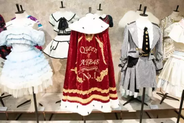 「AKB48「いつかは衣装ミュージアムを」。衣装で魅せる20年の軌跡」の画像