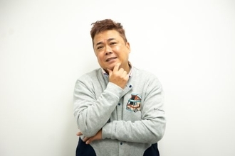 55歳、元ボキャブラ芸人の今。ウーバーイーツ配達員をしながら夫婦でコンビ結成「笑顔で楽しく生きています」
