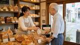 「「毎日パンを買いに来る」70代男性には“真の目的”が…女性店員に“あり得ない要求”をして警察に通報されるまで／最新アンケート調査でわかった、加害者に多い年齢層とその背景」の画像1