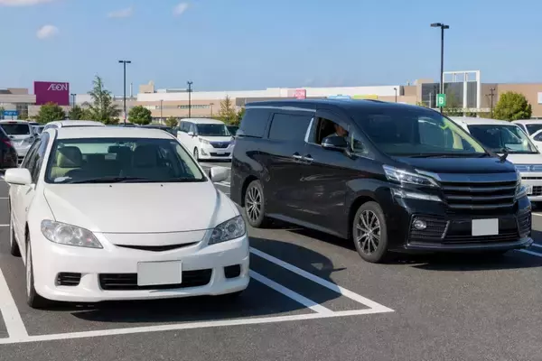 「「どんくさい運転しやがって！」あおり運転の男が怒号…車を蹴る暴挙に出た“ケンカ腰男”を一瞬で黙らせた意外な人物」の画像