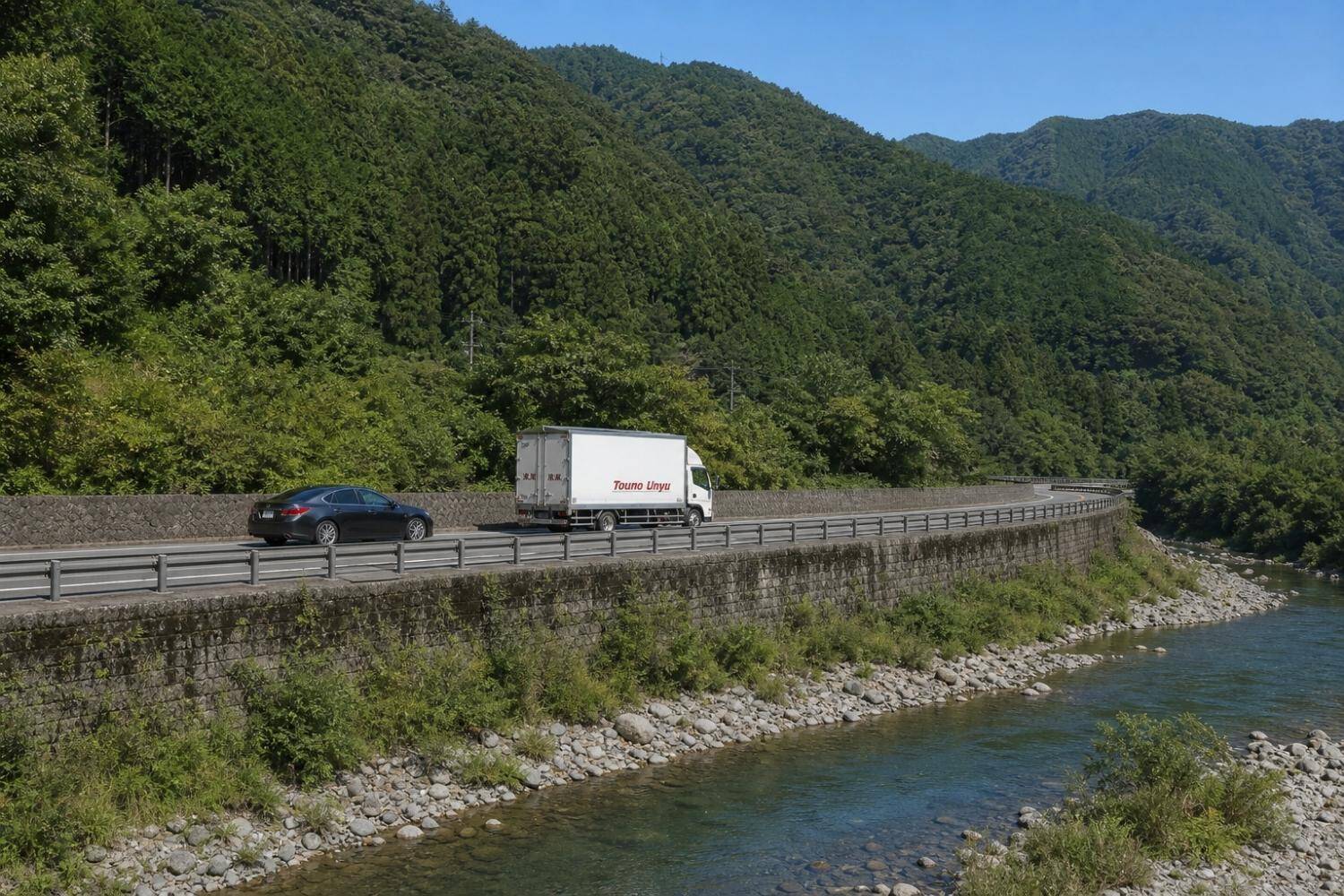 「どんくさい運転しやがって！」あおり運転の男が怒号…車を蹴る暴挙に出た“ケンカ腰男”を一瞬で黙らせた意外な人物