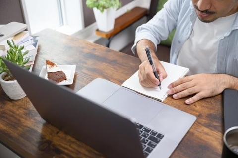 「1300時間勉強して需要ゼロ」リスキリングに失敗した50代の悲鳴。ブームに乗り資格取得も“無駄”に