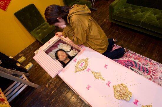 「今を大切にする感覚が得られる」死について語り合いたい若者が増加しているワケ。死を“疑似体験”できるスポットも