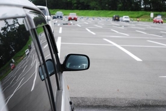 女性記者が「夜な夜な活動する謎の集団がいる場所」で車中泊した結果…「午前2時にノックをしてきた人物」の正体に驚愕