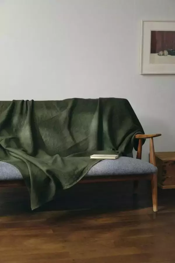 「夏のベッドの“生活感”を消し去る、インテリアのプロ推し「サマーブランケット」3選」の画像