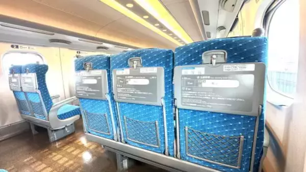 「新幹線の荷物スペースを外国人観光客が“横取り”。スーツケースが勝手に置かれていて「ありえない」――3連休ベスト」の画像