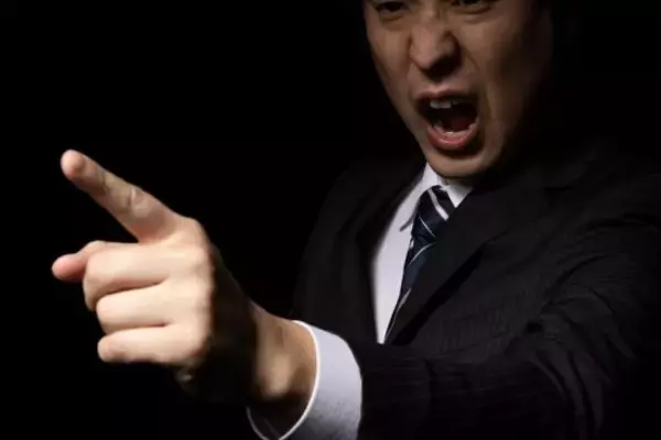 「“あおり運転”してきた車から降りてきたのは、見覚えのある男性…青ざめた表情で平謝りされたワケ――3連休ベスト」の画像