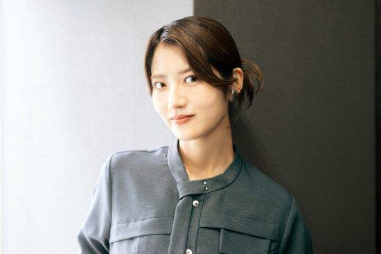 若月佑美、創作の意欲は日常の違和感から 15周年記念作品集で表現