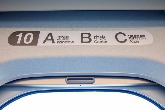 新幹線で自分の指定席に「見知らぬ外国人」が。注意しても無視、車掌が来て判明した“まさかの事実”