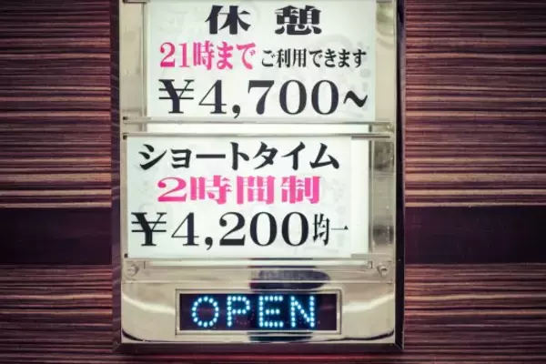 ラブホテルのエレベーターでまさかの“両親”に遭遇…女性30代に聞いた若き日の気まずい体験談――週末ベスト