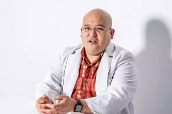 「「現代人は自らネットに洗脳される環境をつくり出している」専門家が指摘する“スマホに洗脳されやすい人”の特徴」の画像